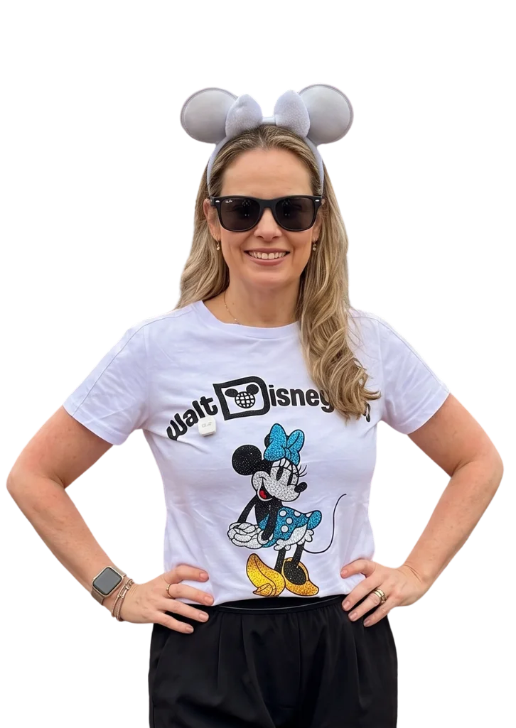 Vivi Aguirre em frente ao castelo da Disney